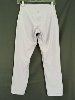 Lululemon Wunder Under High-Rise Tight 23”.  SIZE 8
Lavender Dew